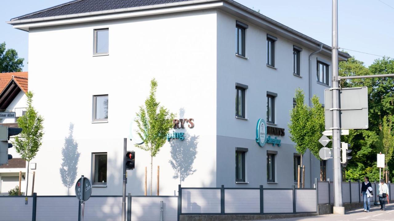 Henrys Sleeping Am Augsburger Eiskanal Buitenkant foto