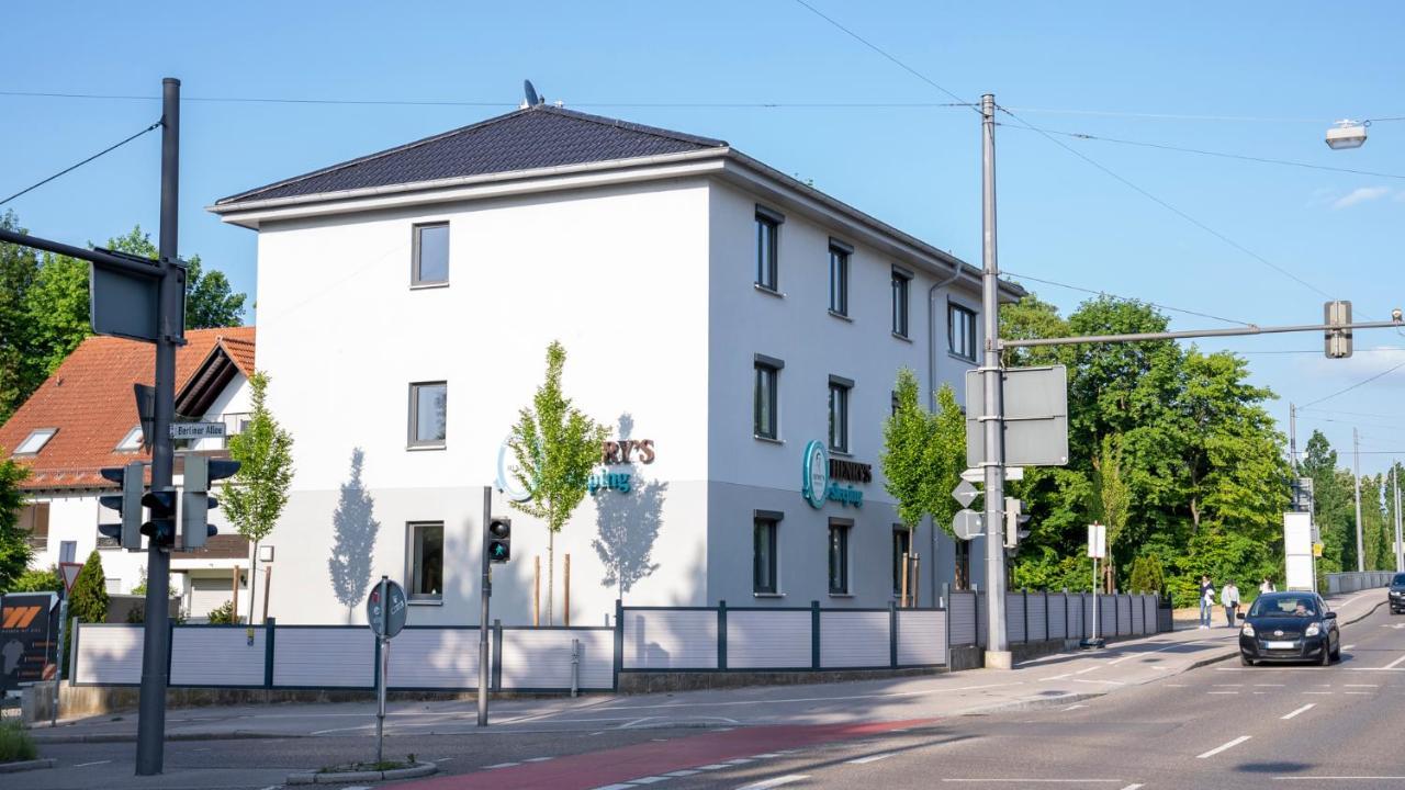 Henrys Sleeping Am Augsburger Eiskanal Buitenkant foto